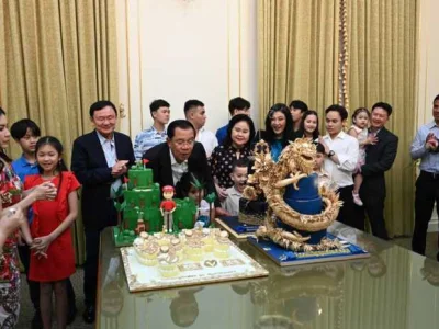 洪森首相举办庆生会，泰国前总理出席