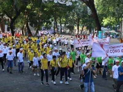 胡志明市：5000名人参加步行活动 支持橙剂/二恶英受害者