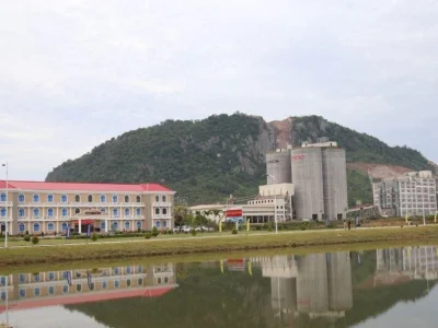 海螺水泥厂工人超3000名，平均年薪7000美元
