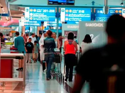 迪拜机场发布高峰旅行警报