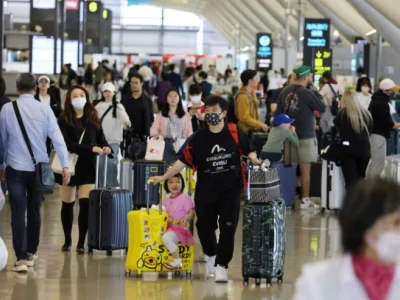从大马运毒到日本！两名中国台湾男子「鞋底藏毒太重」，闯关西机场当场遭逮