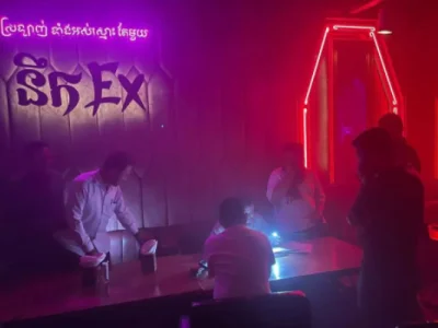 门口发生伤人案 金边知名夜店遭突查