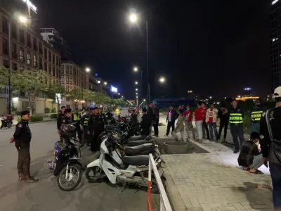 金边街头上演古惑仔火拼，警方逮捕10人！