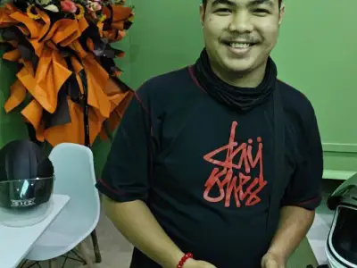 菲律宾骑手jhon 伙同三个本地朋友把中国老板骗至胡同打了
