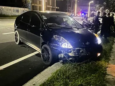昨晚11时许，西港4分区发生一起车祸事故