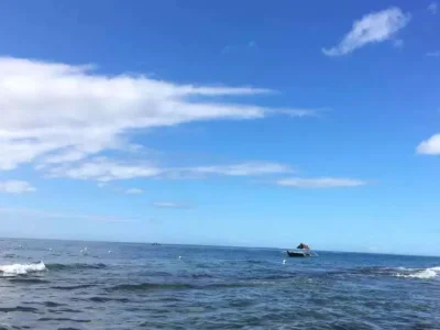 菲律宾薄荷岛男子为救溺水朋友不幸被海浪卷走