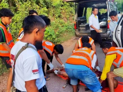 缅北腊戌-南木渡公路上，有一位僧人遭遇车祸