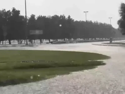 阿联酋气象部门预测今天有可能会继续下雨，最高气温40ºC