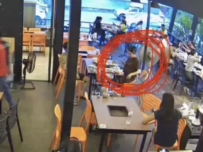 火锅吃一半羊水破了，泰国孕妇求店员别收桌：若没生产，回来继续吃！