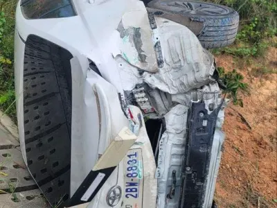 金港高速两车超速飙车引发事故