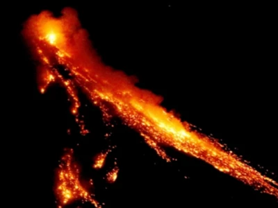 马荣火山熔岩喷出和地震活动增加24小时内发生70次