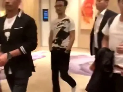 汪峰和章子怡离婚了，狗仔队爆料说，一切都是因为赌博闹的。