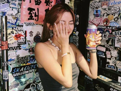 大马美女网红接受中国街访自爆「有车有房」，有5位数收入！