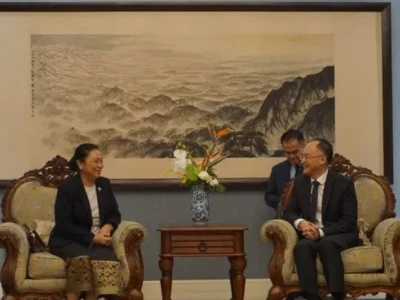外交部部长助理农融会见老挝驻华大使坎葆
