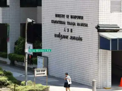 28亿洗钱案牵出内幕：为申请新加坡工作准证，80家公司发假薪水！