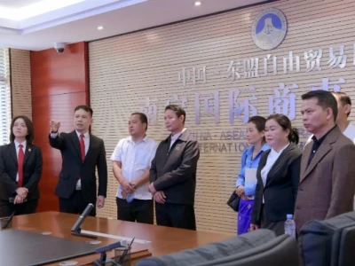 老挝检察代表团到南宁国际商事法庭开展现场教学