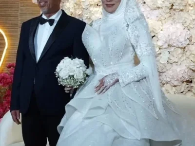 穿10万婚纱嫁马来导演，56岁大马华裔女演员：这套婚纱叫“百合”